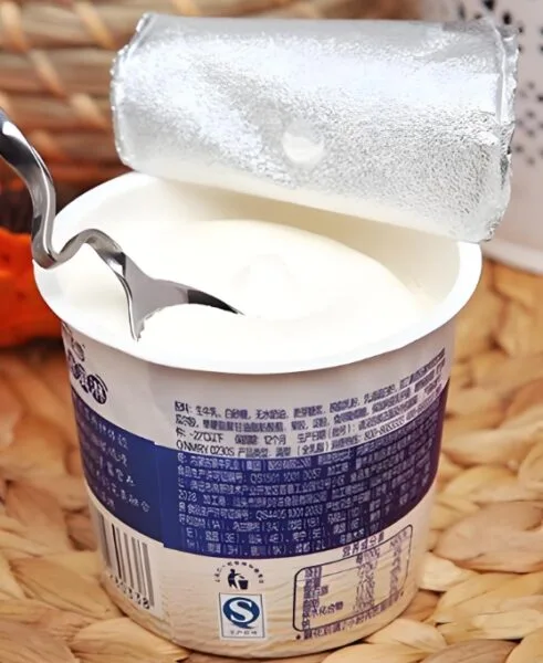 Protein powder container with sealed lid packaging