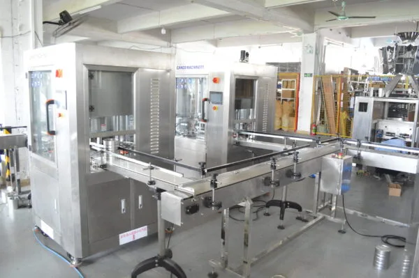 High-speed filling machine integrated with capping system