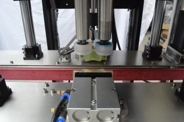 Automated filling machine dispensing product into containers