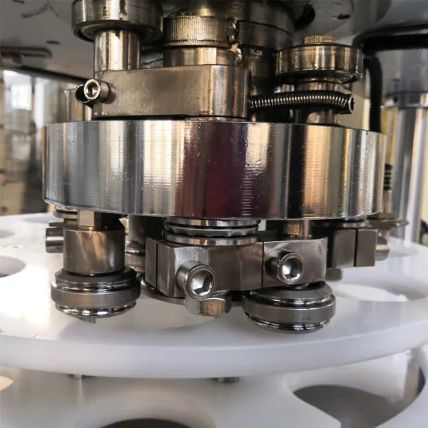 Automatic filling machine with conveyor system