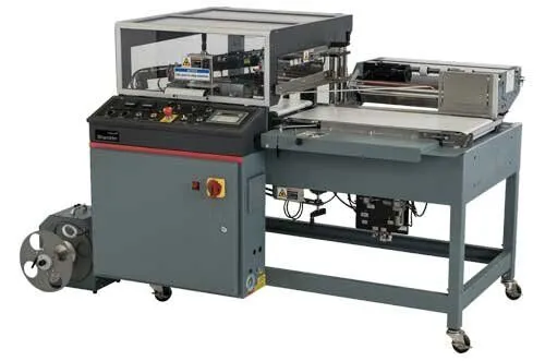 Industrial automatic packaging machine with conveyor system and control panel for product handling and sealing