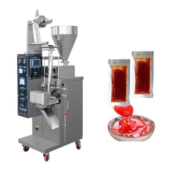 Automatic sauce packaging machine for filling and sealing sauce sachets