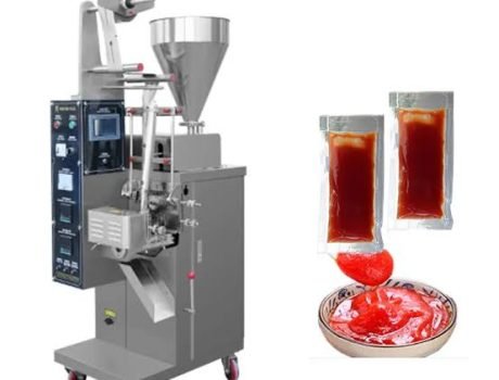 Automatic sauce packaging machine for filling and sealing sauce sachets