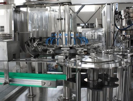 Industrial rotary filling machine for liquid products