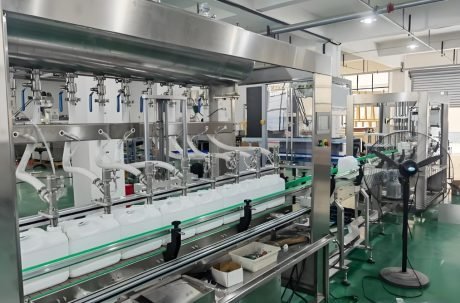 : Stainless steel packaging machine with conveyor system