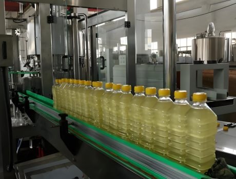 Automatic bottle filling machine processing liquid bottles on conveyor