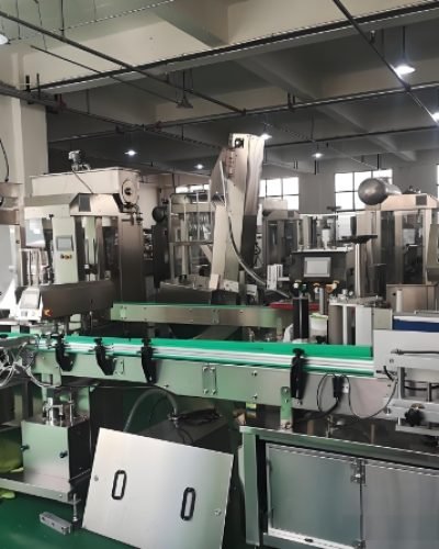 High-capacity beverage filling and capping machine