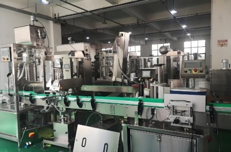 High-capacity beverage filling and capping machine