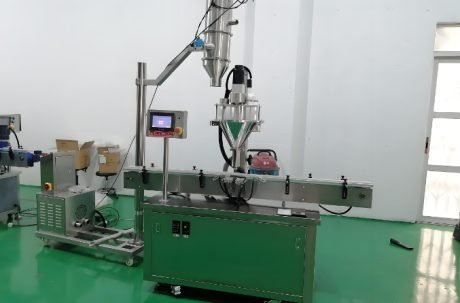 Linear powder filling machine with conveyor belt