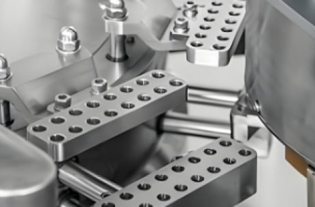 Automated capsule sorting and filling system for efficient pharmaceutical production.